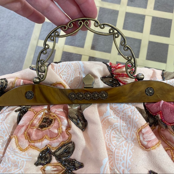 Floral Beaded Handbag - Picture 6 of 8